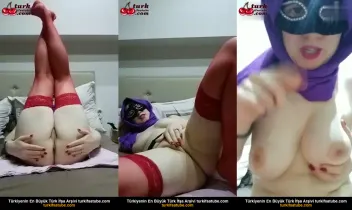 Yengeç bayanı çıplak, sıcak bir şekilde sunum yapıyor Posteri