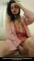 Kız Kardeşinin Kandırdığı İğrenç Yaşlı Kadın Çıplak Sırtından Anal Yapıyor