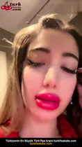 Tango BenPoine, Pavyon ortamında seksi dans ediyor