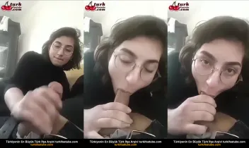 Üniversite Öğrencisi Çıplak Sevgiliyle Sakso-oral İntimlik Posteri
