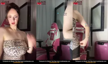 Hatice'nin Çivi Bakışları | turkifsatube Posteri