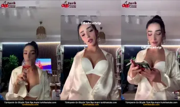 Sexy piliçin yayınını izle | turkifsatube Posteri