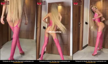 Ayna karşısında Çıplak video çekti Aysu Posteri