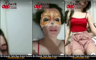 Bir kadının kıvrımı kucaklıyor Posteri