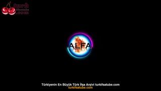 Türbanlı köle bir erkeğe oral seks yapıyor Posteri