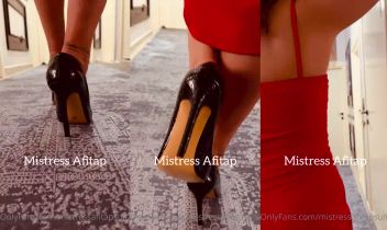 Hâşere, gönül sızdırtıcı. Gönülde prensesi gibi. Gönülde seramik, nitekim. Posteri