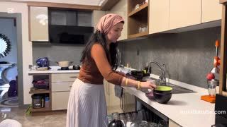 Fatma ile Her Telden Youtube Katıl ifşa - Bugün Mutfağımı toparlayıp sonrası ÖĞRENCİ KOLAY MENÜ YAPTIM Posteri