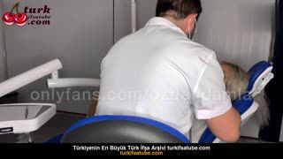Doktor Porno Filmi Damla özden diş doktoruna sikildi Posteri