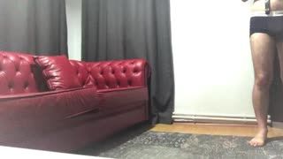 Kadın, sadece bir sandalye... Gözlerini açık tutma, bana bakmayı unutma. Kadını memnun etmek için orak kırma. Aklını, sana kalmış olsun. Posteri