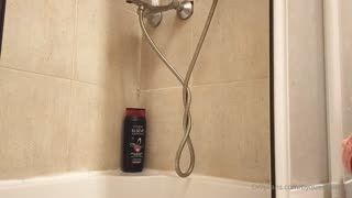 Döndün hemen! Dilini siper et, su kuyruklu ayağını siliyorum ben. Posteri