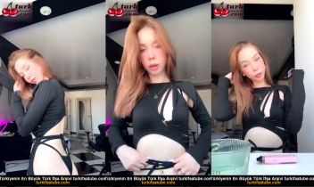 İncelikli çıplak kız Posteri