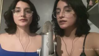 Senadeska - İkizimle beraber öpüşme sesleri ve spit painting Posteri