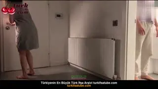 Üvey Kardeş Ada Kuryeye Oral Yapıyor Posteri