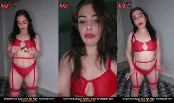 Kırmızı Jartiyerli Kürt Bayan Lina Tarafından Ifşa Edildi Posteri