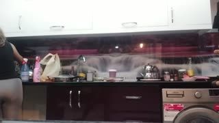 Gözdenin kanalı youtube ifşa - Temizliği Vlog arşiv videoları Part 14 Posteri