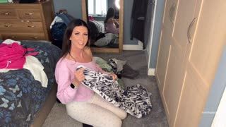 Hannah (It’s Hannah) Patreon ifşa Temizlik video Part 27 Posteri