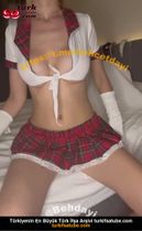 Neslihan Güneş Üniversite Etekleriyle Dikkat Çekiyor