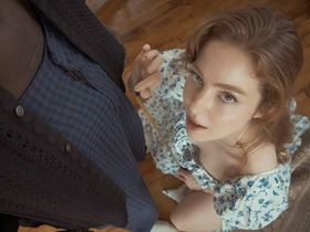 At gibi Ev Hanımı Dikiş Odasında Yaramazlık Yapıyor Porno Posteri