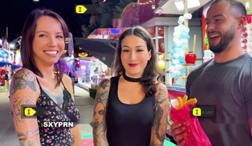 Fransız Üçlüsü Pariste yoldan kaldırdığı iki kızı sikiyor. Altyazılı Porno