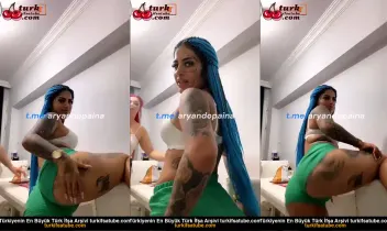 Kadın üvey kardeş gibi arkadan çıplak yüzmeye gidiyor Posteri