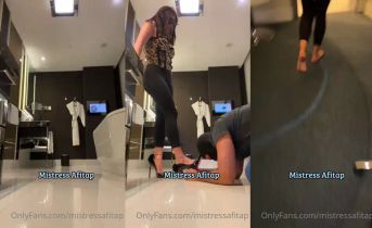 Senin iki işin var, birincisi gündelik silahşor, ikincisi ise kendi pis ettiğin botların temizliği! Posteri