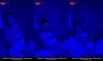 Tango'da Dua, Loş Işıklar Altında Çıplak Bir Kadınla Seks Yapan ve Erkek Arkadaşıyla Aldatma Yapmak Posteri