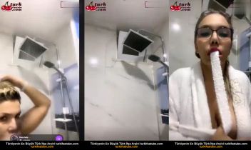 Üvey Abla Çıplak Duşundan Çıktı Bornozla Posteri