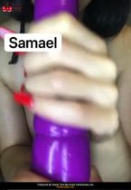 Domalıp ıslak amına dildo sokan Cazibe Samael