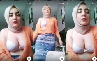 Türbanlı Öğretmen Dekolteli Canlı Yayın Videosu Posteri