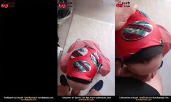 Türbanlı Erkek Çıplak Bayana Diz Çöktü Posteri