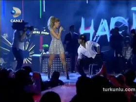 Hadise – show görüntüleri – Beyaz Show, 2009-01-24 - Turkunlu üzerinde izle