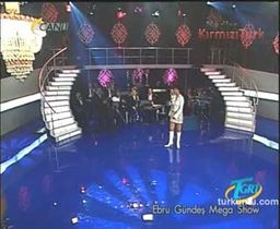 Ebru Gündeş – show görüntüleri – Ebru Gündeş Show, 2006-04-20 - Turkunlu üzerinde izle