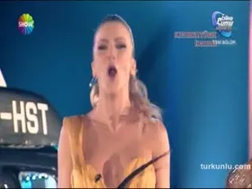 Çağla Şıkel – show görüntüleri – En Büyük Show, 2012-09-22 - Turkunlu üzerinde izle
