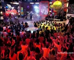 Petek Dinçöz – show görüntüleri – Beyaz Show, 2007-06-02 - Turkunlu üzerinde izle