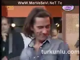 Tuğba Ekinci – ateşli sahnesi – Güldür Bakalım - Turkunlu üzerinde izle
