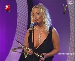 Saba Tümer – seksi anları – Altın Kelebek, 2009-06-12 - Turkunlu üzerinde izle