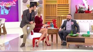 Çağla Şıkel – sıcak anları – Her Şey Dahil, 2015-02-10 - Turkunlu üzerinde izle