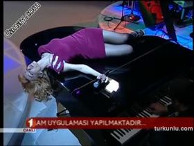 Hande Yener – seksi videoları – Yüz Yüze - Turkunlu üzerinde izle