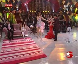 Tuğba Özay – seksi videoları – Yıldız Yağmuru, 2006-04-05 - Turkunlu üzerinde izle