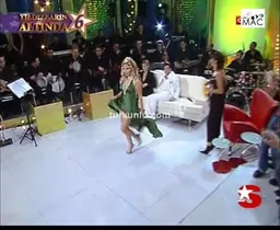 Lerzan Mutlu – vurucu anları – Yıldızların Altında - Turkunlu üzerinde izle