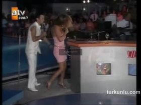 Nadide Sultan – kışkırtıcı anları – Serdar Ortaç'la Hep Beraber - Turkunlu üzerinde izle