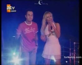 Lerzan Mutlu – seksi videoları – Serdar Ortaç'la Hep Beraber - Turkunlu üzerinde izle