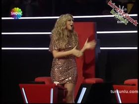 Hadise – seksi videoları – O Ses Türkiye, 2012-01-22 - Turkunlu üzerinde izle