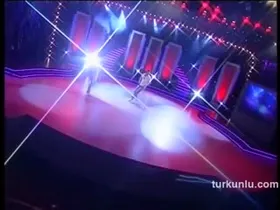 Tuğba Ekinci – kışkırtıcı anları – Evlilik Dansı - Turkunlu üzerinde izle