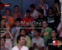 Tuğba Ekinci – seksi videoları – Serdar Ortaç'la Hep Beraber, 2006-07-20 - Turkunlu üzerinde izle
