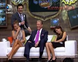 İpek Tuzcuoğlu – show görüntüleri – Beyaz Show, 2007-11-18 - Turkunlu üzerinde izle