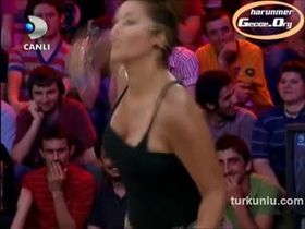 Tanyeli – ateşli sahnesi – TV Makinası - Turkunlu üzerinde izle