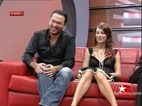 Tuba Ünsal – sıcak anları – Tuhaf Şeyler - Turkunlu üzerinde izle