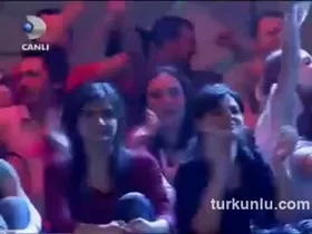 Tuğba Ekinci – seksi videoları – Disko Kralı - Turkunlu üzerinde izle