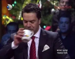 Ebru Gündeş – show görüntüleri – Beyaz Show, 2010-12-31 - Turkunlu üzerinde izle